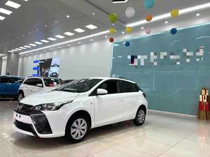Voiture d'occasion haut de gamme avec conduite à gauche, <span class=keywords><strong>Toyota</strong></span> <span class=keywords><strong>Yaris</strong></span> Zhi Xuan 2015, 1.5L, édition de pointe, transmission automatique, couleur foncée, jantes R15, sièges en tissu - Product Image 2
