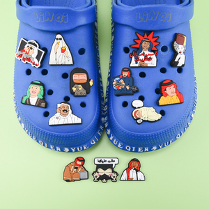 2025 nueva llegada al por mayor PVC personalizado Zueco árabe lindo conejito de dibujos animados <span class=keywords><strong>Karol</strong></span> <span class=keywords><strong>G</strong></span> personaje zapato zuecos encantos - Product Image 4