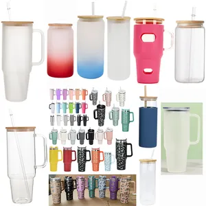 Kuhglasbecher mit Strohhalm 16oz 32oz 40oz 50oz Glas-Wasserflasche mit Silikon-Schutzhülle Bambusdeckel frei von BPA gefrostet