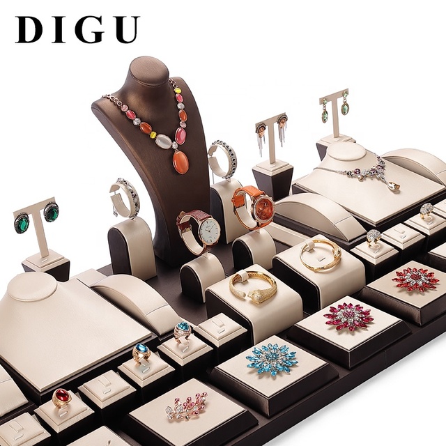 DIGU Standing Jewelry Display Set Luxury champagne Leather Jewelry Display Stand Necklace Display Bust for Windows