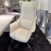 Fauteuil de bureau de direction de luxe avec dossier à oreilles et dossier matelassé, fauteuil pivotant de loisirs avec base chromée pour le bureau