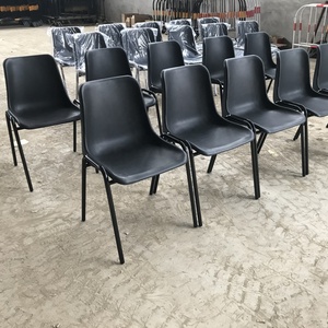Chaise en plastique empilable avec pieds en métal pour l'école, la formation et les événements - Product Image 4