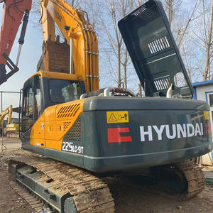 Excavatrice Hyundai 220-9S d'occasion à vendre | Excavatrice robuste de 22 tonnes, hautes performances et bas prix - Product Image 2