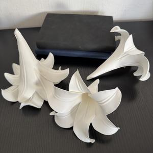 ดอกลิลลี่ทำมือติดเพดาน ดอกไม้พลาสติก EVA รูปทรงแตร ดอกลิลลี่คริสตัล ดูราตูร์ สำหรับงานแต่งงาน วันแม่ งานรับปริญญา - Product Image 5