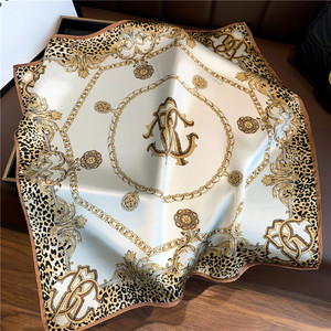 Sciarpa Quadrata <span class=keywords><strong>in</strong></span> <span class=keywords><strong>Seta</strong></span> di Gelso per <span class=keywords><strong>Donna</strong></span>, Primavera-Autunno, Stampa Geometrica Elegante, Morbida e Liscia - Product Image 3