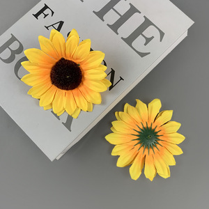 Flor de Girasol Artificial de Seda de 9 cm de Diámetro para Decoración de Bodas y Hogar - Product Image 4