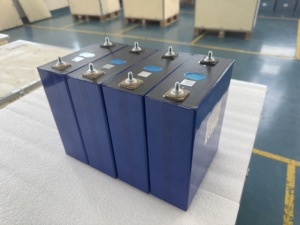 नए 3.2v लाइफ 4 lfp 280h 8000 चक्र रीचार्जेबल प्रिस्मेटिक बैटरी सेल 72x174x207mm 5.5 किलोग्राम - Product Image 3