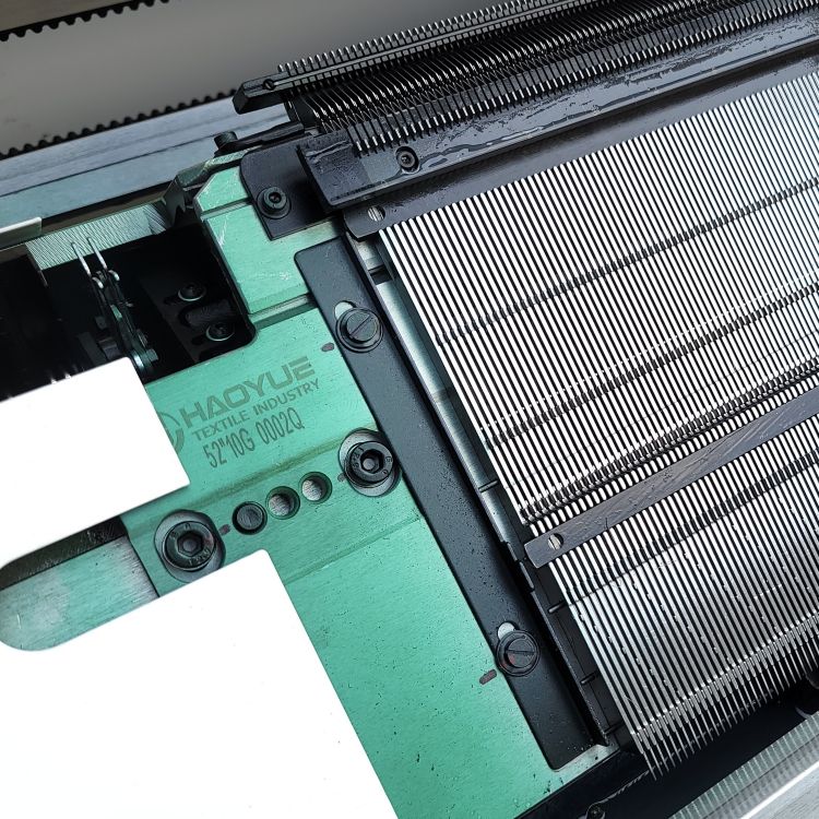 Flat vamp knitting machine for 3d shoe uppers with 36inch