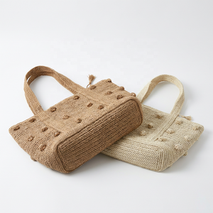 Bolso Tote de Rafia Hecho a Mano con Decoración de Pompones, Gran Capacidad para Viajes de Verano a la Playa y Uso Diario - Product Image 3