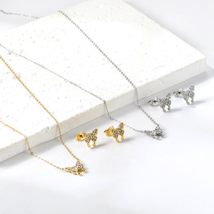 Ensemble de bijoux papillon pour femmes, en acier inoxydable, avec cristaux et strass, boucles d'oreilles et collier, pour un usage quotidien, style élégant et tendance - Product Image 1