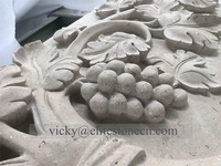 Encadrement de porte en pierre calcaire naturelle sculptée en forme de vigne pour entrée de villa