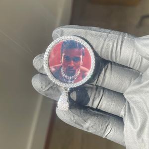 จี้รูปภาพฮิปฮอปแบบกำหนดเองของ Yu Ying พร้อมจี้รูปภาพประดับเพชรโมอิสซาไนต์ จี้รูปภาพเงินแท้ 925 สำหรับสร้อยคอ - Product Image 5