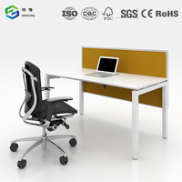 Bureau et chaise de travail à domicile modernes et minimalistes avec plateau en bois pour espace de travail à distance