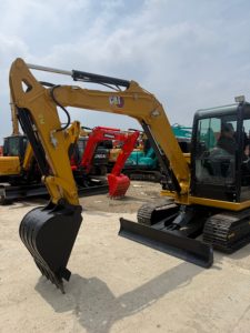 รถขุดตีนตะขาบขนาดเล็ก CAT 305.5E2 มือสอง ของแท้จาก Caterpillar น้ำหนัก 5.5 ตัน เครื่องยนต์ไฮดรอลิก เหมาะสำหรับงานก่อสร้างถนนในฟาร์ม - Product Image 2