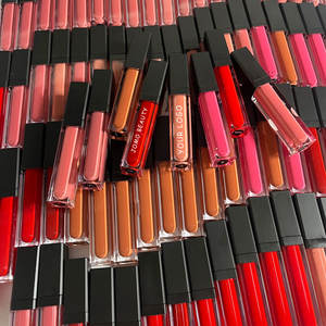 Gloss à lèvres personnalisé avec logo, végan, marque privée, maquillage minéral, gloss à lèvres lissant et hydratant, brillance durable, lèvres pulpeuses, gratuit - Product Image 1