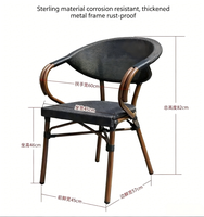 Chaises empilables modernes et confortables en métal et rotin PE imperméables pour hôtel, villa, patio, jardin et cour.