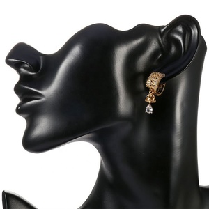 Boucles d'oreilles créoles grandes en alliage plaqué or, design simple, avec zircon blanc antique italien, style saoudien - Product Image 4