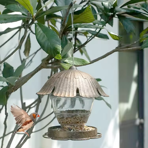 Mangeoire décorative étanche pour oiseaux sauvages suspendue et résistante aux écureuils Mangeoire à oiseaux pliable en plastique pour l'extérieur - Product Image 1