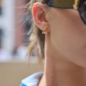Boucles d'oreilles clous en <span class=keywords><strong>acier</strong></span> <span class=keywords><strong>inoxydable</strong></span> plaqué or 18 carats avec zircon cubique en forme de croix X, placage PVD, pour femme, bijou quotidien, cadeau - Product Image 2