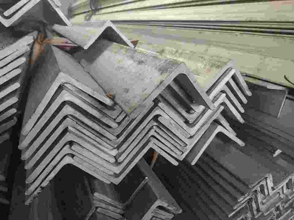 80 x 80 x 6 Steel Angle Iron