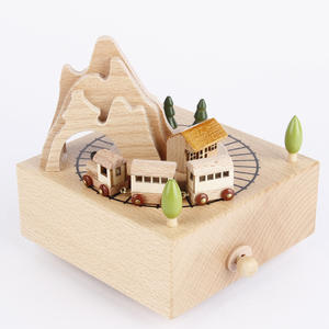 Nueva caja <span class=keywords><strong>de</strong></span> música cuadrada <span class=keywords><strong>de</strong></span> <span class=keywords><strong>madera</strong></span> personalizada <span class=keywords><strong>con</strong></span> movimiento <span class=keywords><strong>de</strong></span> manivela Merry Go Train Design Office Christmas Holiday Gift Box Packaging - Product Image 5