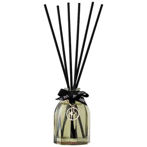Parfum de maison, marque privée, bouteille en verre de 50Ml, huile essentielle, diffuseur de roseaux avec bâtons en rotin - Product Image 1