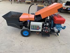 Pompe à béton diesel 4 cylindres 50 CV à structure secondaire inclinée, convoyeur à béton pour petits granulats avec tuyaux offerts - Product Image 1