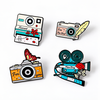 Broches personnalisées en émail de dessin animé, badges métalliques d'anime, vente en gros d'usine, épingles de revers en émail souple ou dur, cadeaux promotionnels