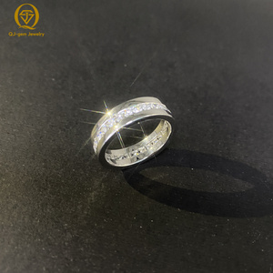 Anillo de hombre estilo hip hop de platino y oro macizo con diamantes de laboratorio de claridad VVS en medio y todo círculo, ideal para fiestas y bodas, joyería certificada IGI. - Product Image 1