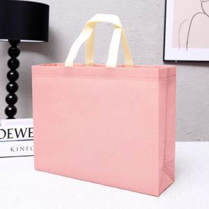 Sac non tissé enduit imperméable sur mesure de grande taille, couleur noire, avec ruban et poignée en corde - Product Image 4