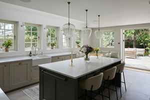 AlandCabinet Custom casa uso in legno massello armadio <span class=keywords><strong>da</strong></span> <span class=keywords><strong>cucina</strong></span> Design tradizionale pannello incassato moderno lavello <span class=keywords><strong>da</strong></span> <span class=keywords><strong>cucina</strong></span> in marmo - Product Image 3