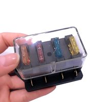 Bloque de Fusibles de Cuchilla para Auto de 12V/24V y 4 Vías con Montaje a Través de Orificio, Construcción de Metal y Plástico, Capacidad de Ruptura de Fusibles de 5A-20A
