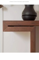 Console d'entrée multifonctionnelle en bois massif de noyer noir d'Amérique du Nord, style minimaliste italien, éco-responsable, style tronc d'arbre mural