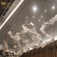 Zhongshan Premium Cristal LED Lampe Lumière Décor Multicolore Lustre Suspendu Pendentif pour Hôtel Décoratif Web Design