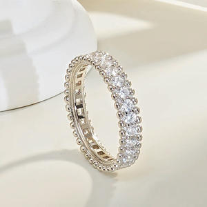 Anillo de Diamantes en Oro Blanco A197, Corte Brillante Redondo, Color G Natural, Anillo de Compromiso Clásico para Mujer - Product Image 5