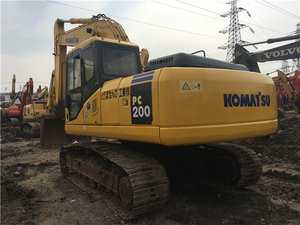 Excavatrice Komatsu PC200 d'occasion, poids en ordre de marche de 29 tonnes, capacité de la benne de 1,7 m³, moteur Cummins pour la construction routière et l'aménagement paysager - Product Image 2
