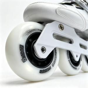 <span class=keywords><strong>Patines</strong></span> en Línea de Slalom de Fibra de Carbono para Adultos, <span class=keywords><strong>Patines</strong></span> Profesionales de Estilo Libre con <span class=keywords><strong>Ruedas</strong></span> de PU, Marco CNC, Color Negro y Blanco - Product Image 4