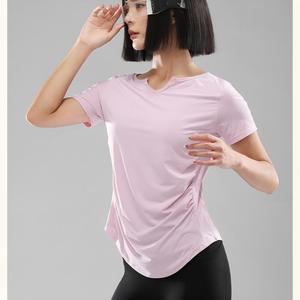 T-shirt de sport athlétique pour femme, col en V, froncé sur les côtés, léger, coupe ample, manches courtes, idéal pour le yoga, la course et la gym, vente en gros - Product Image 3
