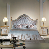 Lit sculpté en bois massif de style européen Lit doux en tissu français 1.8m lit double classique antique