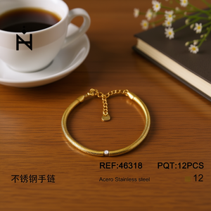 Bracciale in acciaio inossidabile color oro con design a catena a serpente per gioielli da donna - Product Image 2