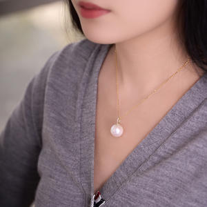 เวนชี่จี้มุกน้ำจืดขนาด 12-13 มม. พร้อมโซ่เงิน S925 ทรงกลม แสงเงาสวยงามไร้ตำหนิ รุ่น 24304 - Product Image 2