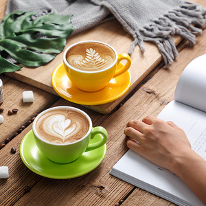 Vente en gros de tasses à café en porcelaine <span class=keywords><strong>italienne</strong></span> de 220 ml, ensembles de tasses à thé latte, logo personnalisé imprimé, ensemble de tasses à café en céramique, <span class=keywords><strong>tasse</strong></span> à cappuccino et soucoupe - Product Image 2
