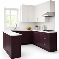 Armoires de cuisine Shaker personnalisables en prune foncée et blanc, ensemble de placards de cuisine modernes de luxe bicolores avec îlot central