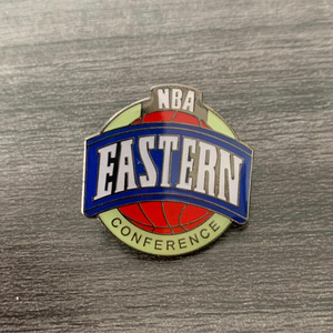 Insignias de Solapa con Logotipo de Equipos de Baloncesto Americanos, Lakers, <span class=keywords><strong>Chicago</strong></span> <span class=keywords><strong>Bulls</strong></span>, Pins Esmaltados para Gorras, Ropa, Regalos - Product Image 2