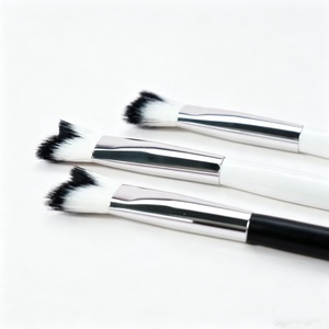 Spazzola ecologica super morbida in legno a doppia punta per ciglia, eyeliner e ombretto - Product Image 6