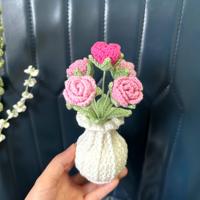 Ornamen Pot Bunga Buatan Tangan Rajutan Emosional Bentuk Mawar Kustom Pabrik untuk Hadiah Pesta Hari Ibu
