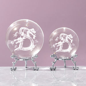 Sculpture intérieure laser 3D créative <span class=keywords><strong>boule</strong></span> <span class=keywords><strong>de</strong></span> <span class=keywords><strong>cristal</strong></span> Loong chinoise avec figurines <span class=keywords><strong>de</strong></span> <span class=keywords><strong>dragon</strong></span> en verre à base argentée en métal - Product Image 1