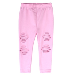 Conjunto de 3 piezas para niñas: Top a rayas con cuello halter y hombros descubiertos + Pantalones vaqueros rosa con roturas + Diadema, Ropa de verano para bebés y niñas - Product Image 5