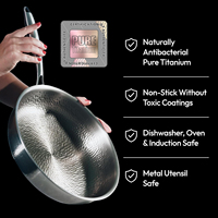 Poêle à frire de luxe OEM de 12 pouces en titane martelé, poêle en acier inoxydable sans rivets, poignée détachable, compatible induction, couvercle en verre