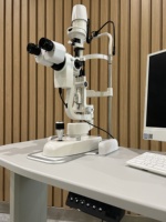Lámpara de hendidura para examen del segmento anterior con capacidad de imagen digital